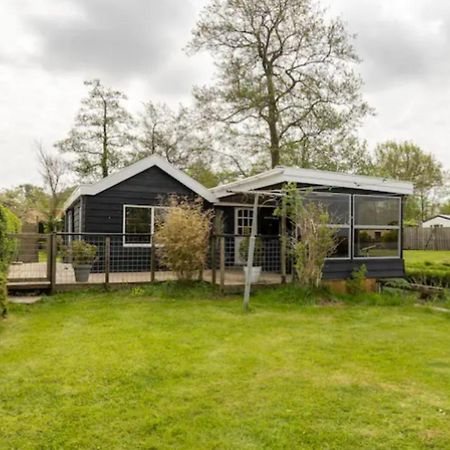Buiten Huisje aan de Vaart 1 Matsloot Buitenkant foto