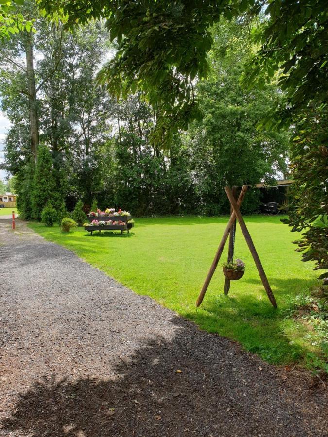 Buiten Huisje aan de Vaart 1 Matsloot Buitenkant foto