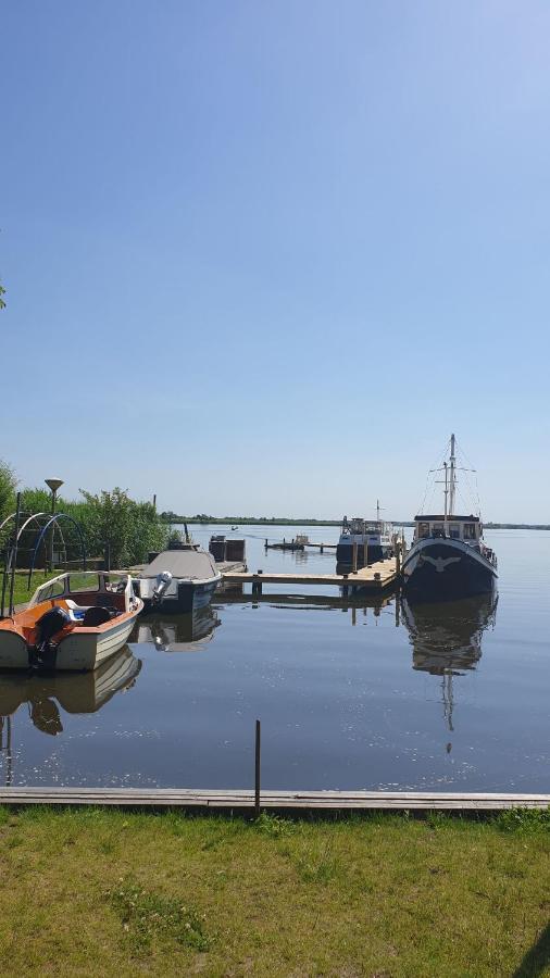 Buiten Huisje aan de Vaart 1 Matsloot Buitenkant foto