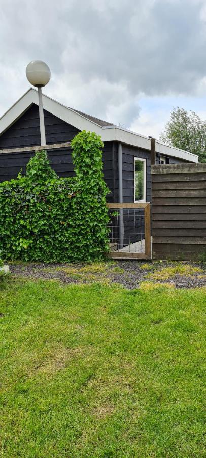 Buiten Huisje aan de Vaart 1 Matsloot Buitenkant foto