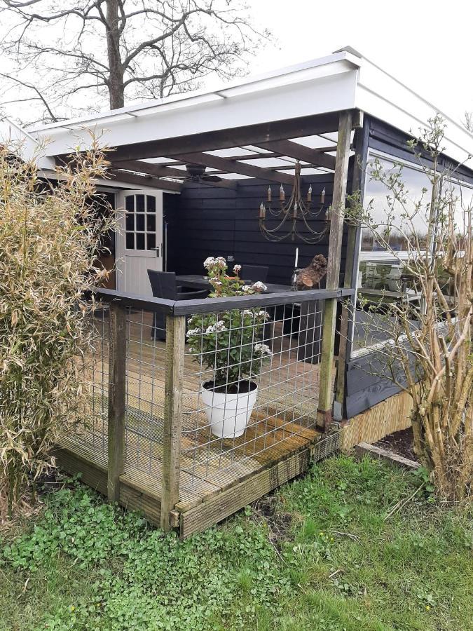 Buiten Huisje aan de Vaart 1 Matsloot Buitenkant foto