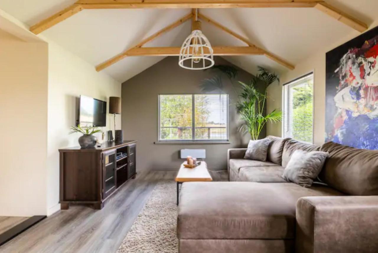 Buiten Huisje aan de Vaart 1 Matsloot Buitenkant foto