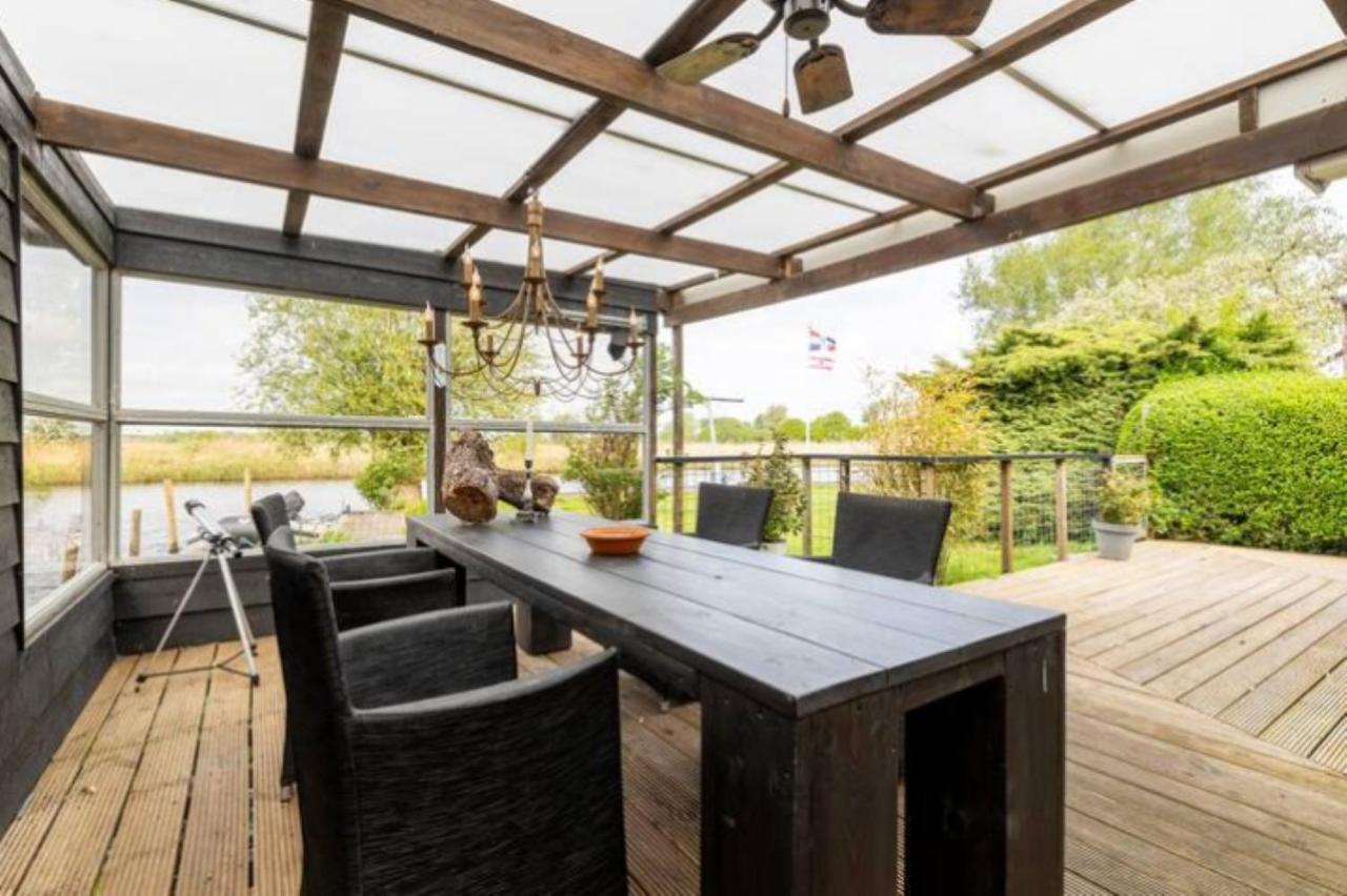Buiten Huisje aan de Vaart 1 Matsloot Buitenkant foto