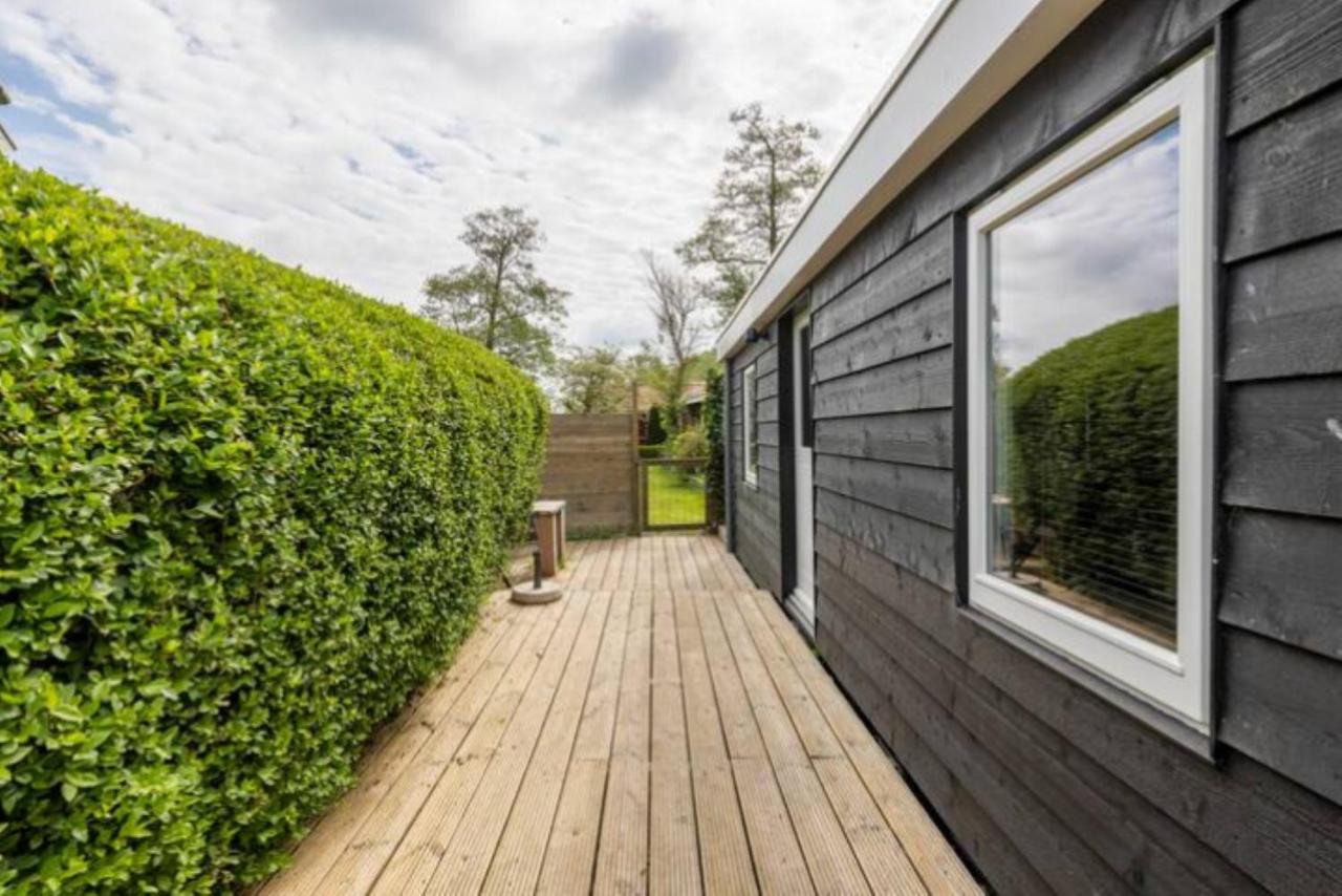 Buiten Huisje aan de Vaart 1 Matsloot Buitenkant foto